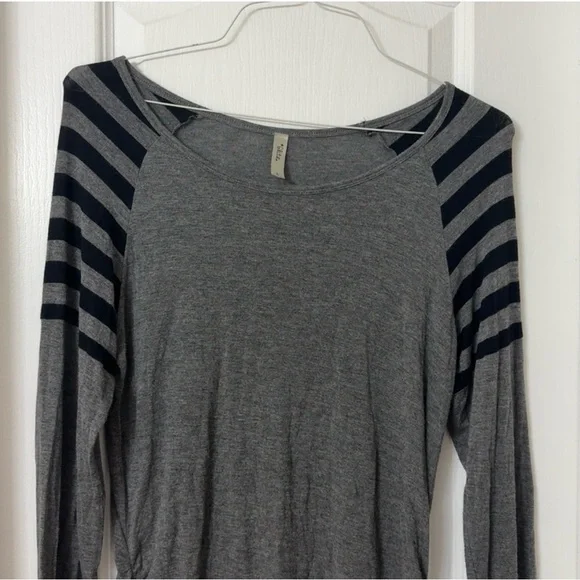 Glitz long sleeved gray top scoop neck black horizontal stripes ruched Size L - Picture 3 of 7